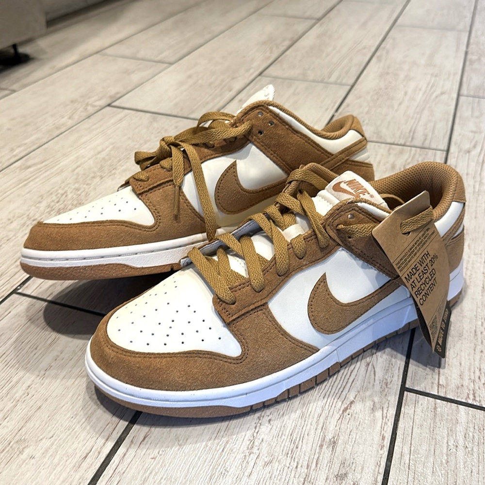Women’s dunk low medium curry color 2024. Brand new, never worn!! Size 11